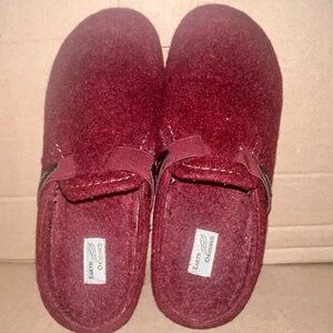 Earth Origins Burgundy Jenna Slip on Clogs. Size 7.5 Wide